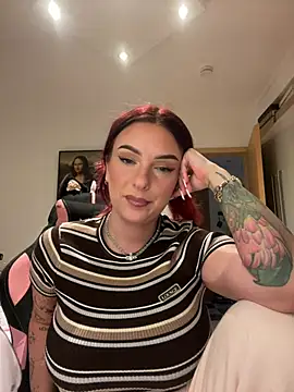 Snapshot of OliviaaFischer chatting on 06.17.26 OliviaaFischer online show from 06.17.26
