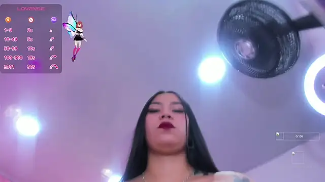  laaura  online show from 10.04.25