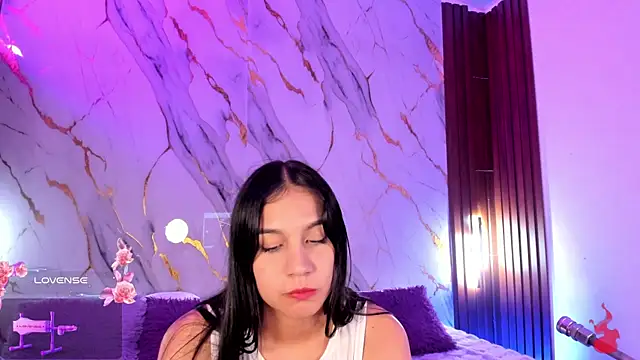Snapshot of Emmiicute chatting on 04.21.26 Emmiicute online show from 04.21.26
