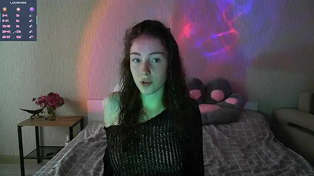 Snapshot of eskatmi chatting on 09.15.25 eskatmi online show from 09.15.25