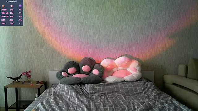 Snapshot of eskatmi chatting on 09.21.25 eskatmi online show from 09.21.25