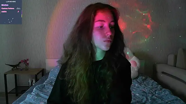 Snapshot of eskatmi chatting on 09.22.25 eskatmi online show from 09.22.25