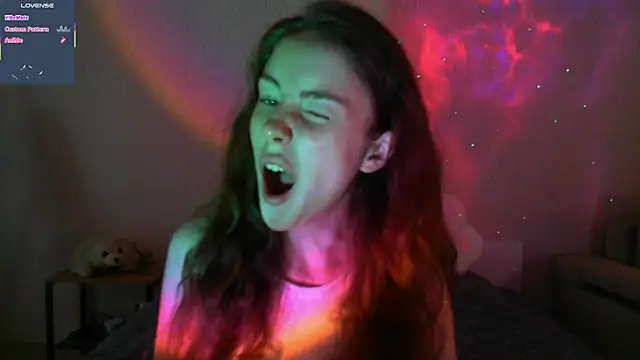 Snapshot of eskatmi chatting on 09.25.25 eskatmi online show from 09.25.25