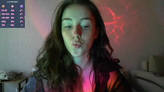 Snapshot of eskatmi chatting on 10.20.25 eskatmi online show from 10.20.25