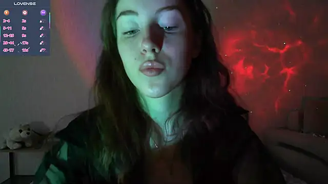 Snapshot of eskatmi chatting on 10.22.25 eskatmi online show from 10.22.25