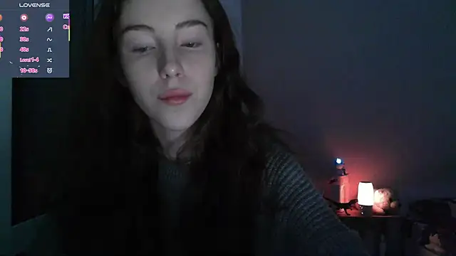 Snapshot of eskatmi chatting on 11.22.25 eskatmi online show from 11.22.25