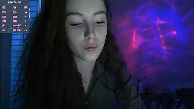 Snapshot of eskatmi chatting on 11.25.25 eskatmi online show from 11.25.25