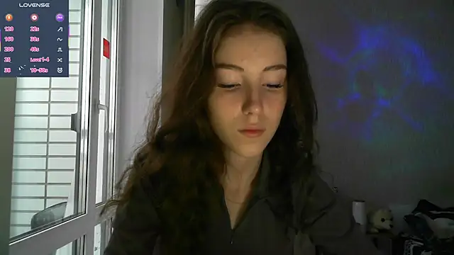 Snapshot of eskatmi chatting on 11.26.25 eskatmi online show from 11.26.25