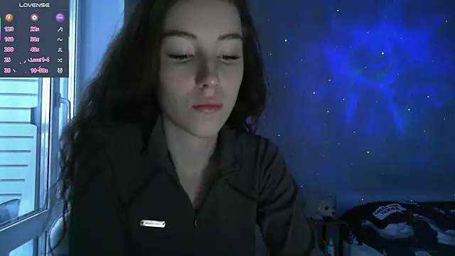 Snapshot of eskatmi chatting on 11.27.25 eskatmi online show from 11.27.25