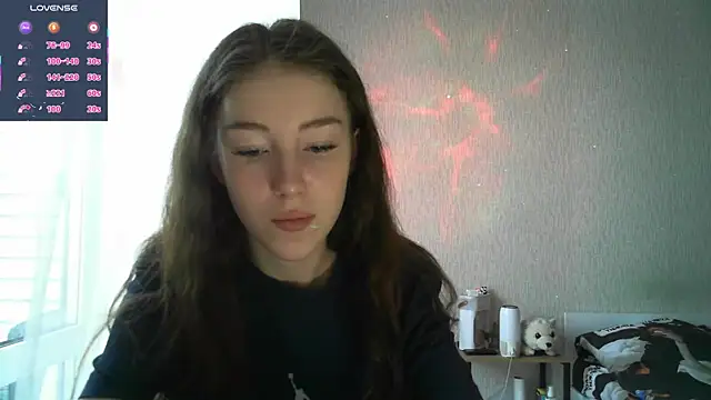 Snapshot of eskatmi chatting on 11.30.25 eskatmi online show from 11.30.25