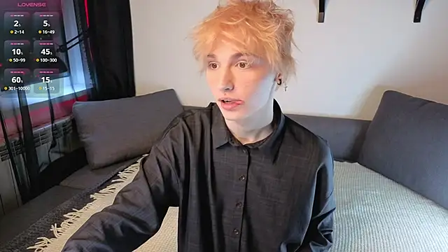 Snapshot of Your_avatar chatting on 02.15.26 Your avatar online show from 02.15.26