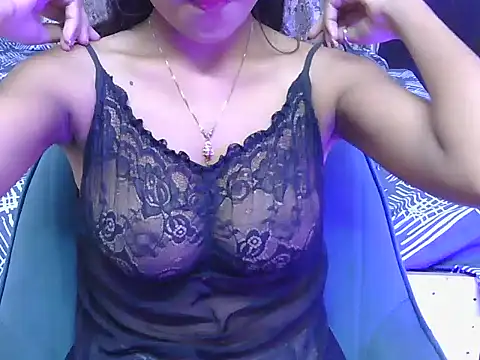 Snapshot of hoty-priya chatting on 05.05.26 hoty-priya online show from 05.05.26