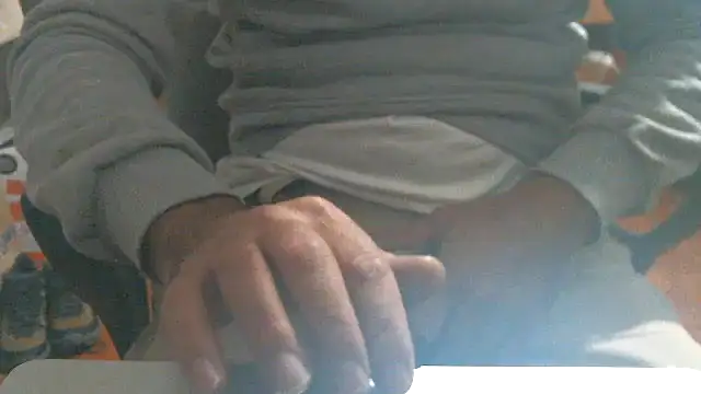Snapshot of adoroleporke chatting on 11.10.25 adoroleporke online show from 11.10.25