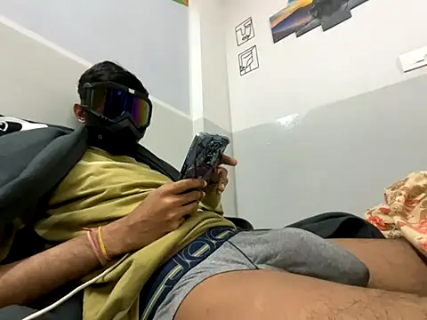 Snapshot of monster_fuck chatting on 11.11.25 monster fuck online show from 11.11.25