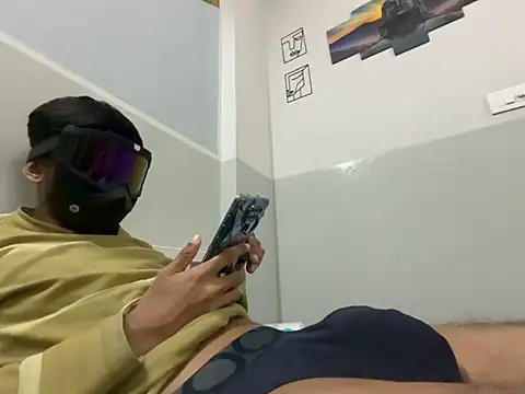 Snapshot of monster_fuck chatting on 11.12.25 monster fuck online show from 11.12.25