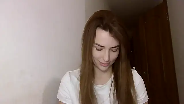 Snapshot of MandiBrooks chatting on 11.08.25 MandiBrooks online show from 11.08.25