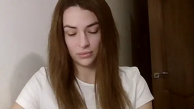 Snapshot of MandiBrooks chatting on 11.28.25 MandiBrooks online show from 11.28.25