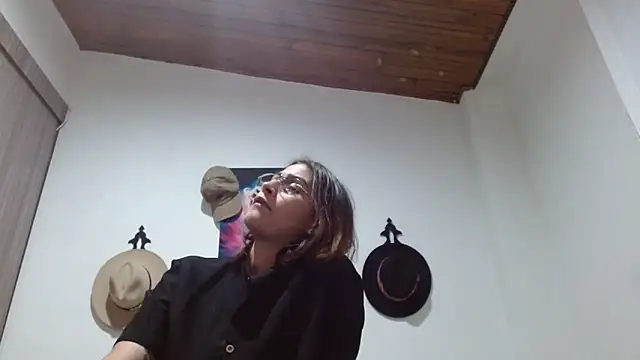 Snapshot of Crystal_Star_ chatting on 02.14.26 Crystal Star online show from 02.14.26