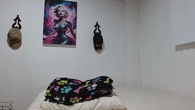 Snapshot of Crystal_Star_ chatting on 04.22.26 Crystal Star online show from 04.22.26