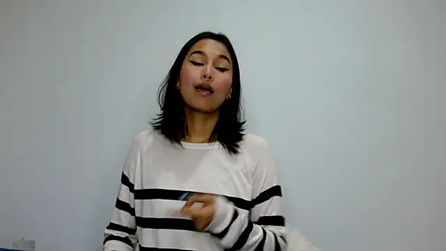 Gia Lee online show from 09.30.25