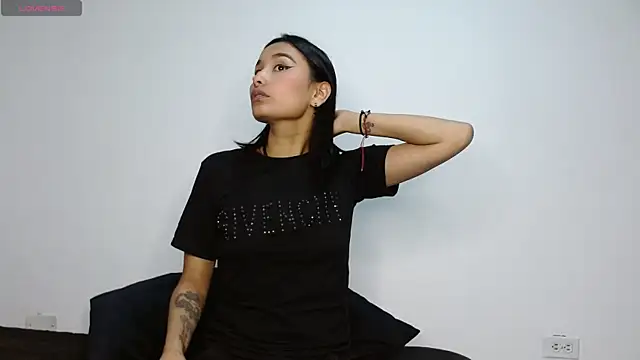 Gia Lee online show from 10.19.25