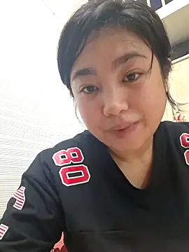 Snapshot of Minn-cute chatting on 04.21.26 Minn-cute online show from 04.21.26