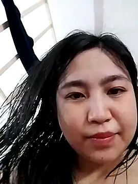 Snapshot of Minn-cute chatting on 05.16.26 Minn-cute online show from 05.16.26