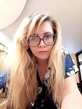 Crystal00Girl online show from 10.24.25