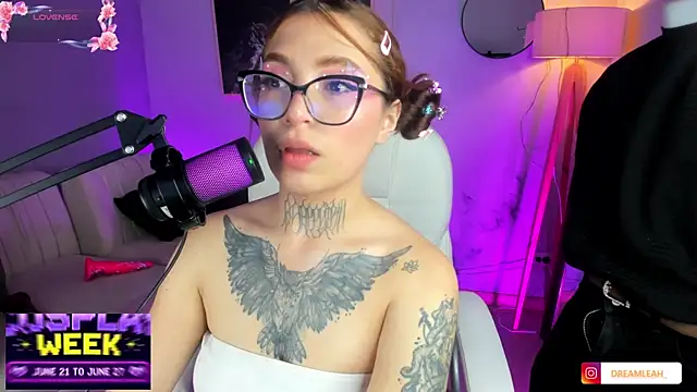 Snapshot of dreamleah_ chatting on 06.12.26 dreamleah online show from 06.12.26