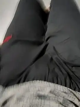 Snapshot of slim-uncut chatting on 09.14.25 slim-uncut online show from 09.14.25