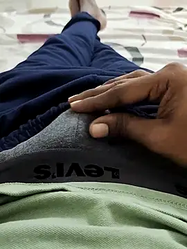 Snapshot of slim-uncut chatting on 10.13.25 slim-uncut online show from 10.13.25