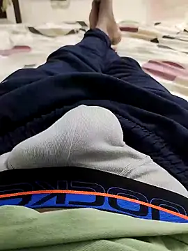 Snapshot of slim-uncut chatting on 10.14.25 slim-uncut online show from 10.14.25