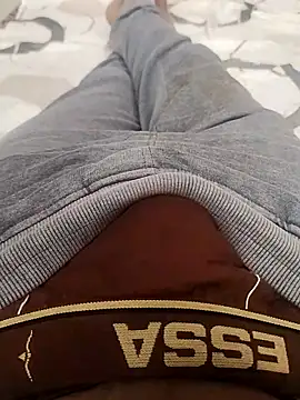 Snapshot of slim-uncut chatting on 10.25.25 slim-uncut online show from 10.25.25