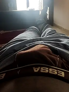 Snapshot of slim-uncut chatting on 10.29.25 slim-uncut online show from 10.29.25