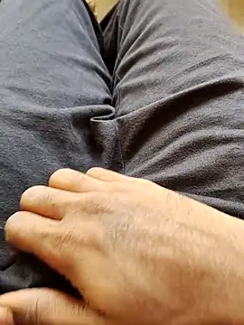 Snapshot of slim-uncut chatting on 11.26.25 slim-uncut online show from 11.26.25