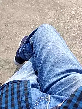 Snapshot of slim-uncut chatting on 02.19.26 slim-uncut online show from 02.19.26