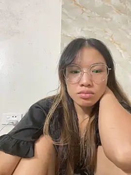 Snapshot of QueenLink chatting on 09.25.25 QueenLink online show from 09.25.25