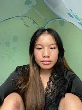 Snapshot of QueenLink chatting on 10.04.25 QueenLink online show from 10.04.25