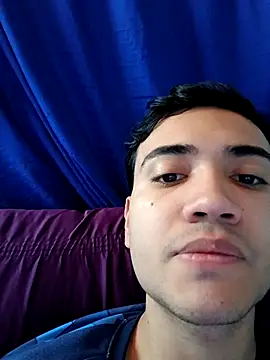 Snapshot of novinho_safado__ chatting on 11.19.25 novinho safado online show from 11.19.25