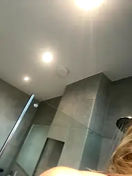 Chloemillerrxx online show from 11.20.25