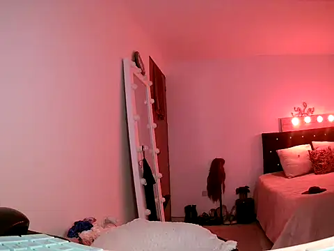 Snapshot of Miamourkendalls chatting on 09.08.25 Miamourkendalls online show from 09.08.25