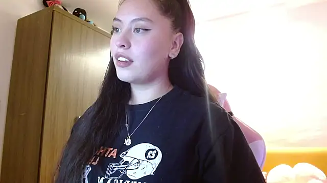 madissooon   online show from 11.19.25