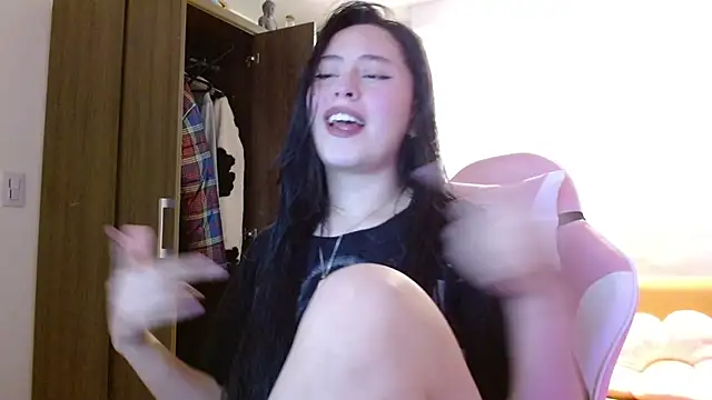 madissooon   online show from 11.21.25