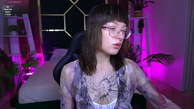 Pixie Peachh online show from 11.01.25