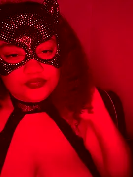 Snapshot of NikoTingles chatting on 09.14.25 NikoTingles online show from 09.14.25