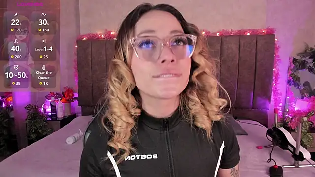Snapshot of LanaMills_ chatting on 07.16.26 LanaMills online show from 07.16.26