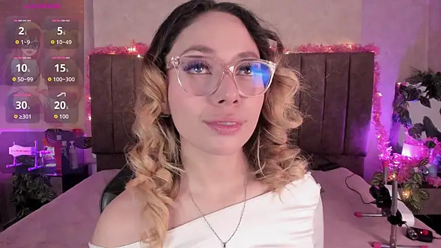 Snapshot of LanaMills_ chatting on 07.24.26 LanaMills online show from 07.24.26