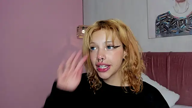 Snapshot of elisabethflores chatting on 06.25.26 elisabethflores online show from 06.25.26