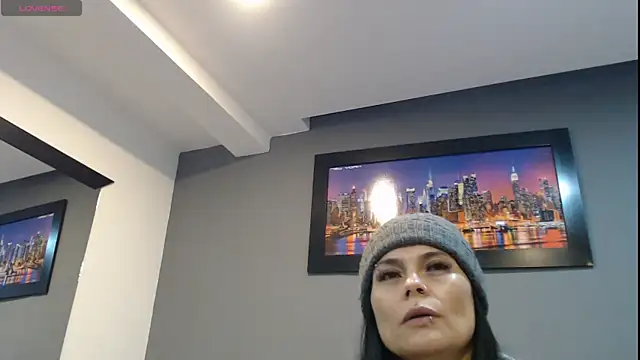 Snapshot of CharlotteCottin chatting on 06.19.26 CharlotteCottin online show from 06.19.26