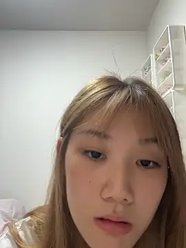 Snapshot of Yua_h02 chatting on 10.06.25 Yua h02 online show from 10.06.25